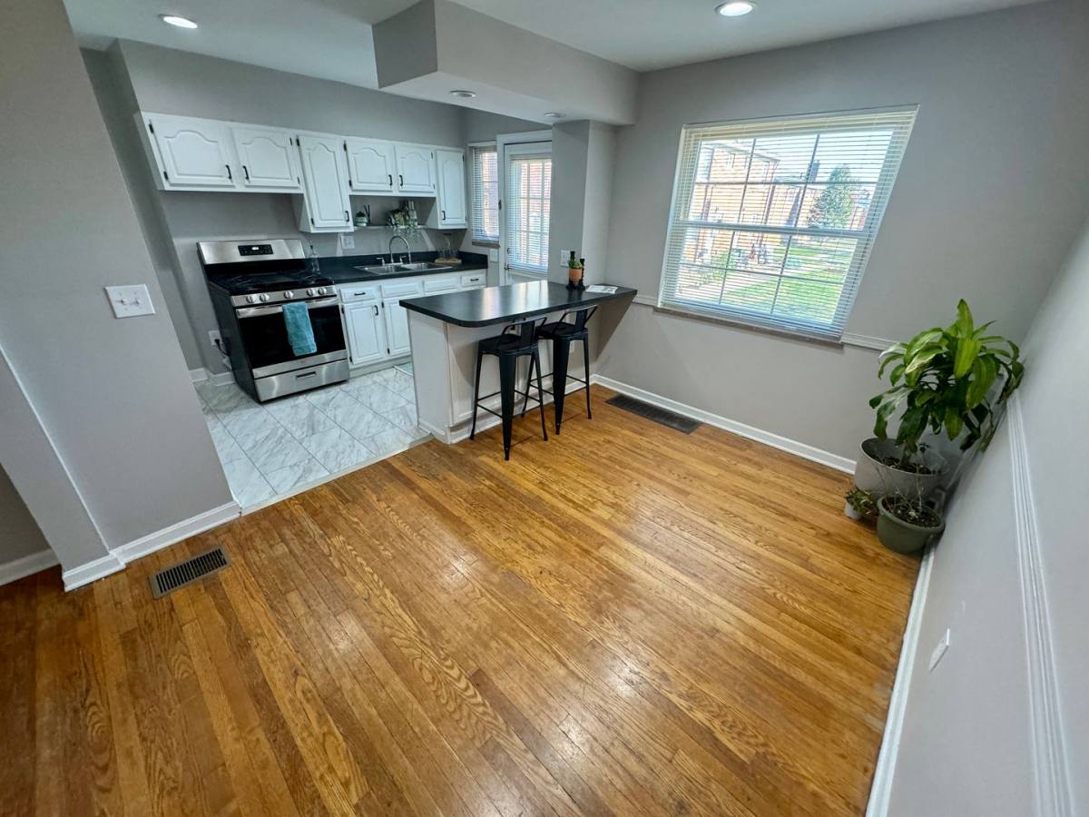 Apartment for rent at 1139 - B Sells Ave, Columbus, OH 43212