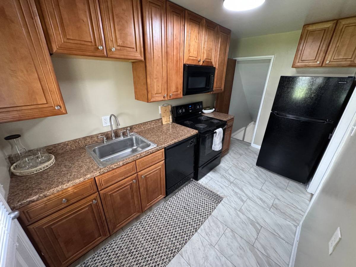 Apartment for rent at 1684-1690 NW Blvd, Columbus, OH 43212