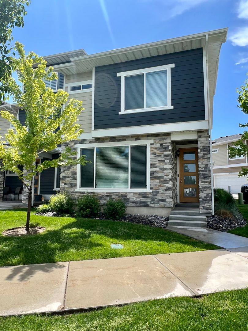Townhouse for rent at 1732 W Thira Lane, South Jordan, UT 84095
