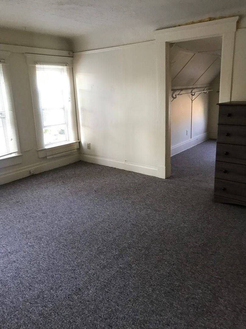 Apartment for rent at 109 Nthayer St, Ann Arbor, MI 48104