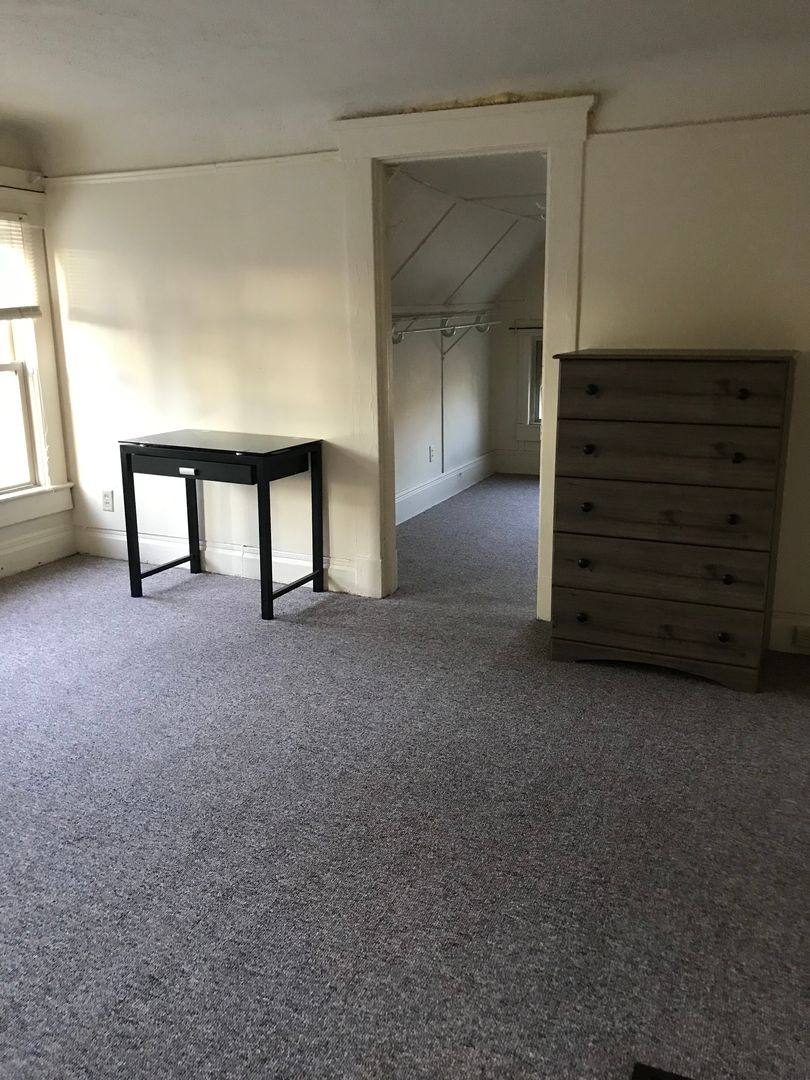 Apartment for rent at 109 Nthayer St, Ann Arbor, MI 48104