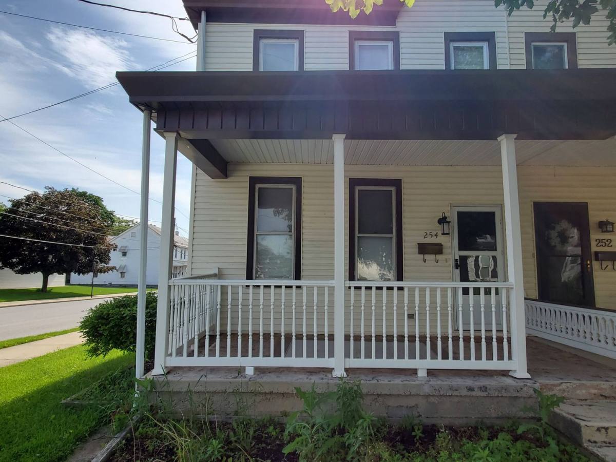 Townhouse for rent at 254 Franklin St, Carlisle, PA 17013