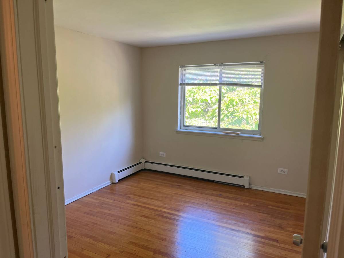 Apartment for rent at 1055 W Catalpa, Chicago, IL 60640