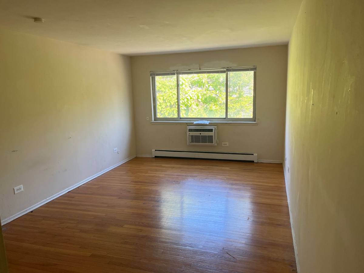 Apartment for rent at 1055 W Catalpa, Chicago, IL 60640