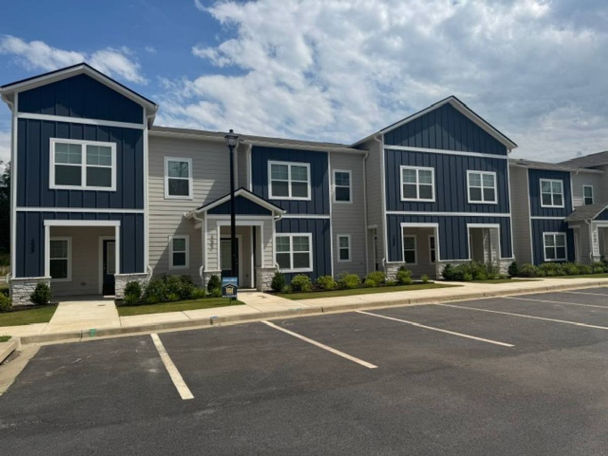 Townhouse for rent at 234 Rooker Dr, Lagrange, GA 30241