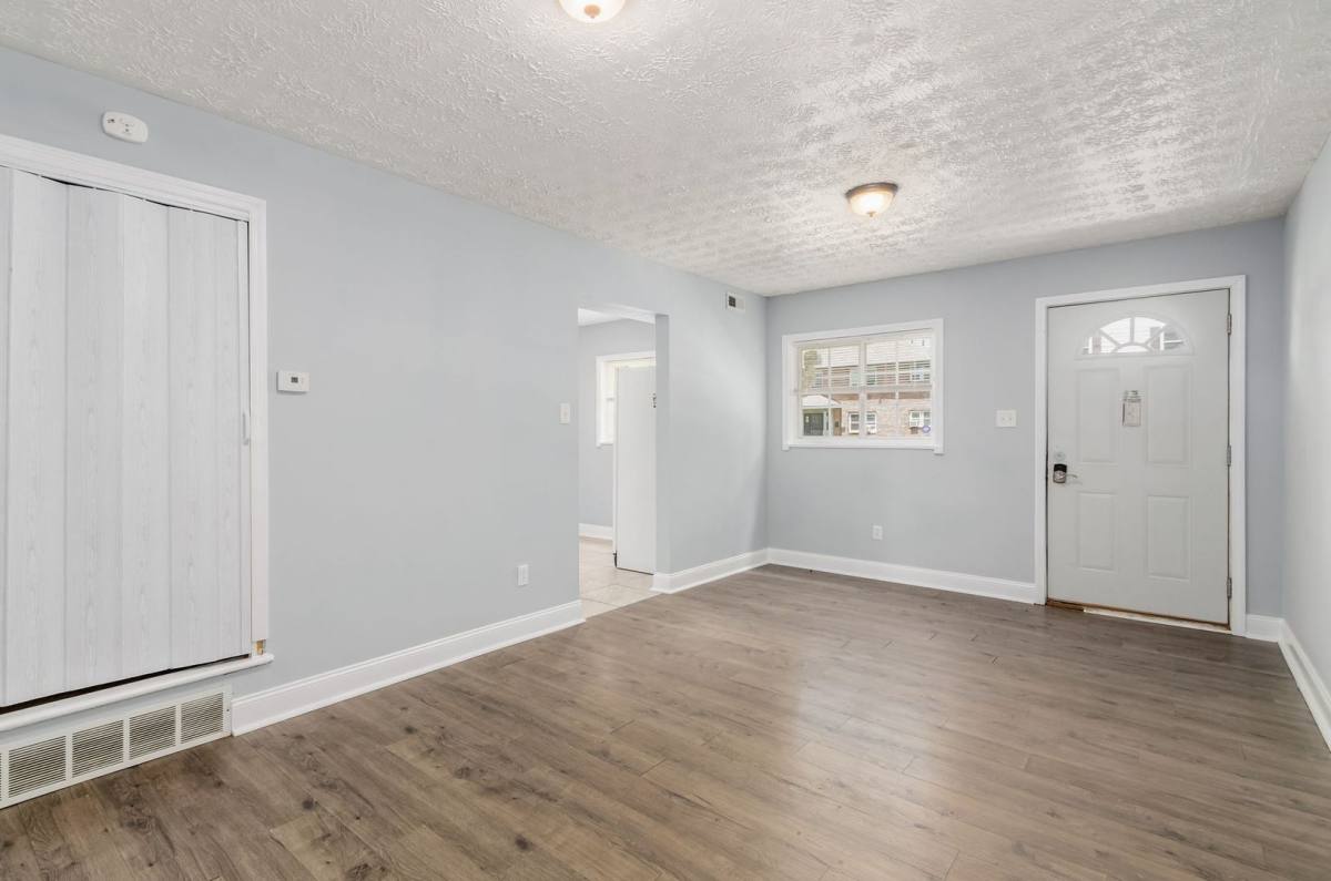 Apartment for rent at 1061-1063 E 15th Ave, Columbus, OH 43211