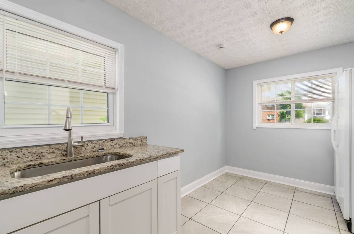 Apartment for rent at 1061-1063 E 15th Ave, Columbus, OH 43211