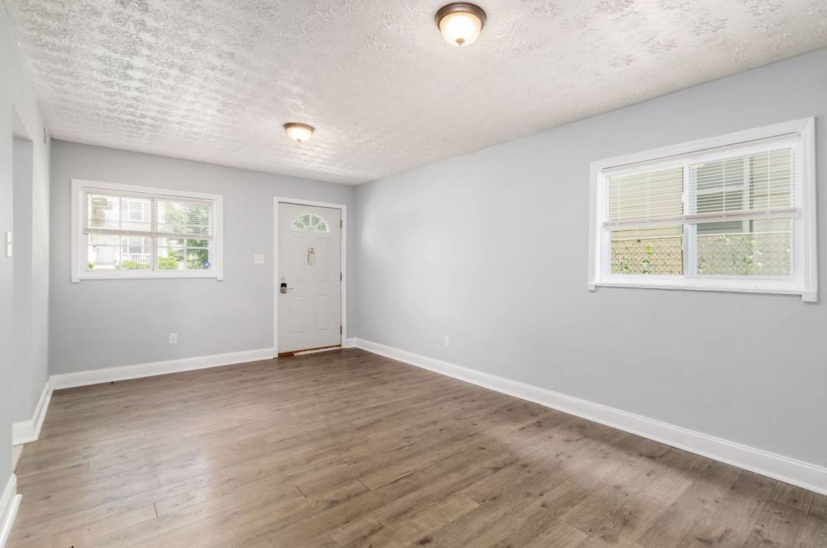 Apartment for rent at 1061-1063 E 15th Ave, Columbus, OH 43211