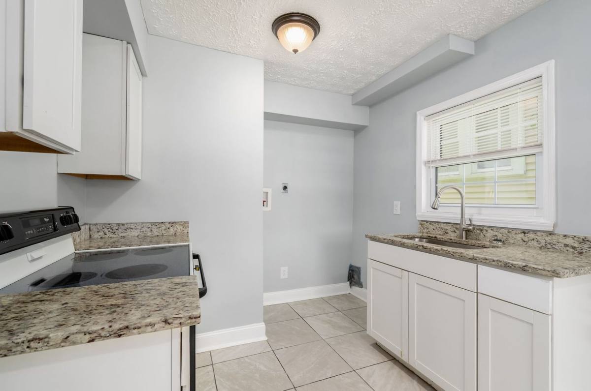 Apartment for rent at 1061-1063 E 15th Ave, Columbus, OH 43211