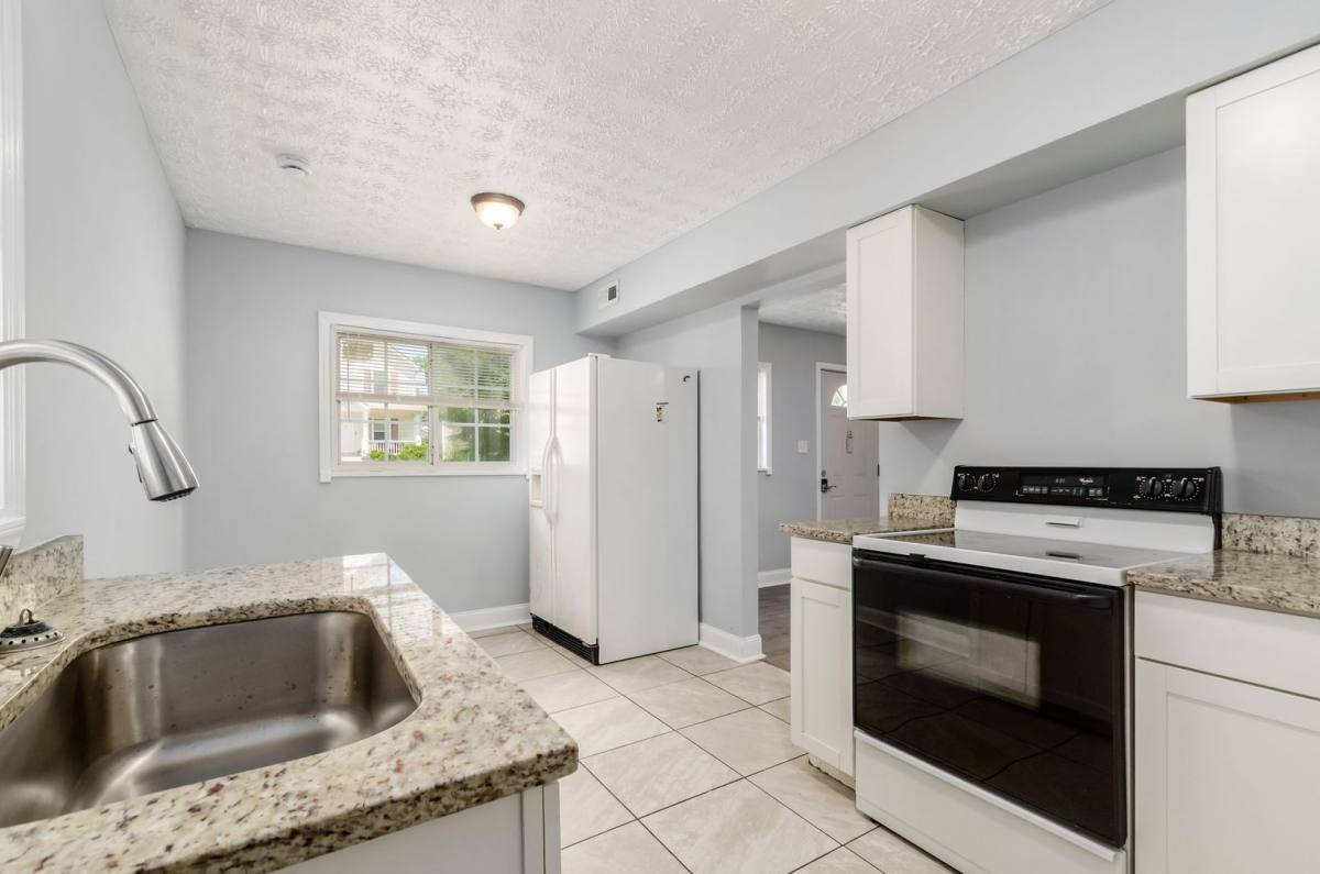 Apartment for rent at 1061-1063 E 15th Ave, Columbus, OH 43211
