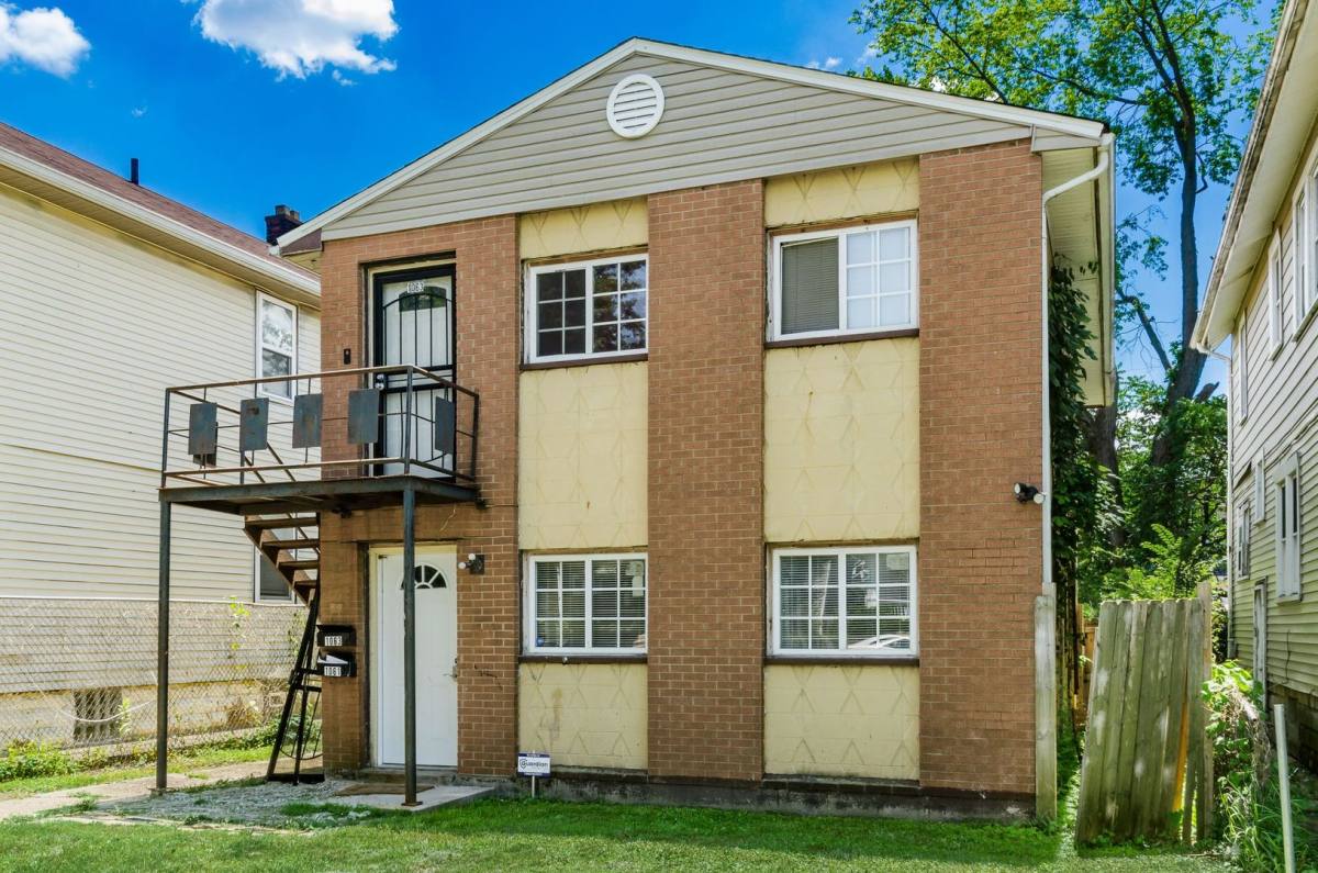 Apartment for rent at 1061-1063 E 15th Ave, Columbus, OH 43211