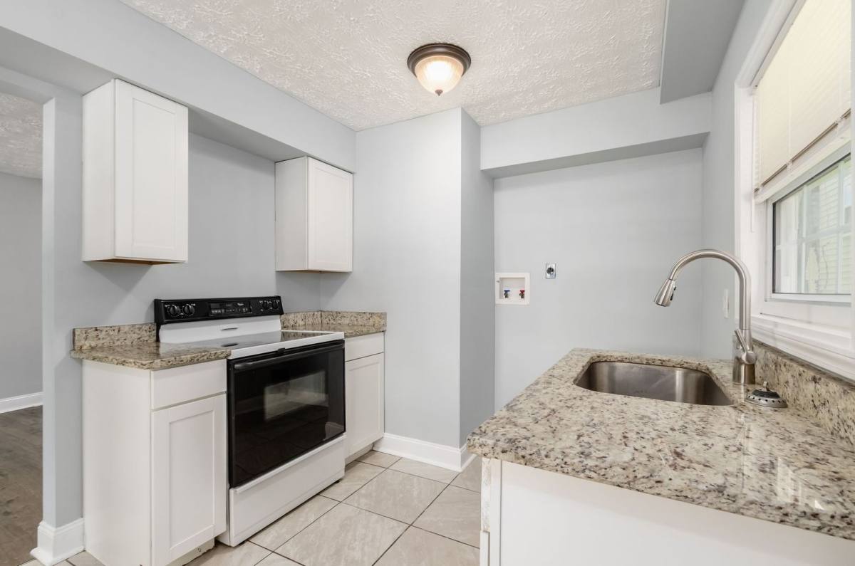 Apartment for rent at 1061-1063 E 15th Ave, Columbus, OH 43211