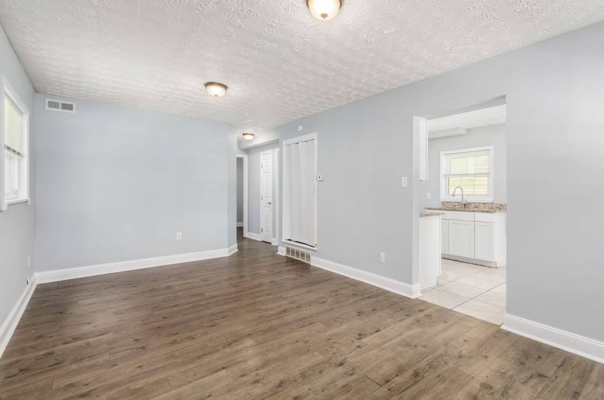 Apartment for rent at 1061-1063 E 15th Ave, Columbus, OH 43211
