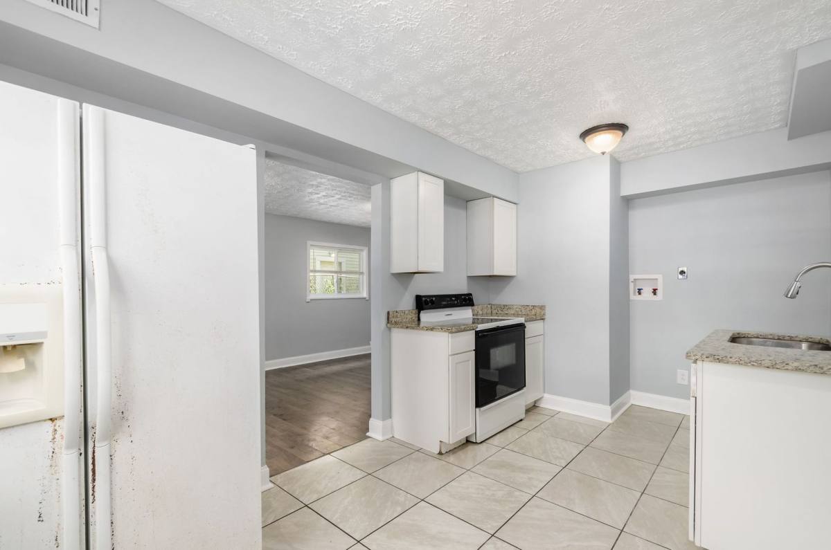 Apartment for rent at 1061-1063 E 15th Ave, Columbus, OH 43211