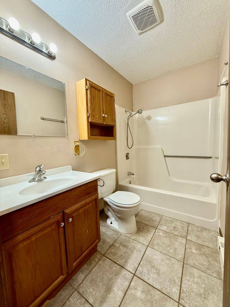 Apartment for rent at 1110 2nd St SE, Valley City, ND 58072