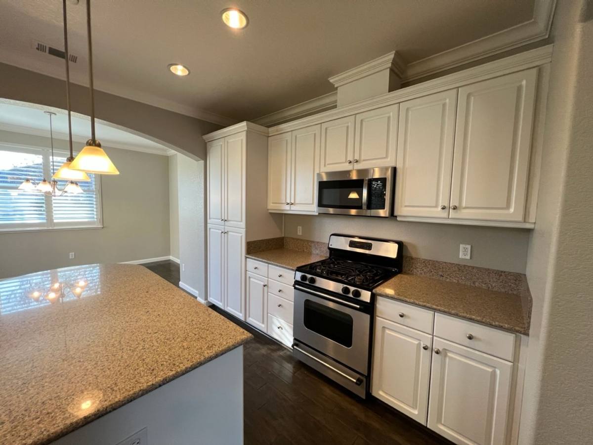 House for rent at 937 Jasmine Hollow Dr, Manteca, CA 95337