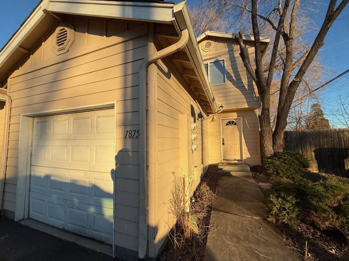 Townhouse for rent at 1875 SW Salmon Ave, Redmond, OR 97756