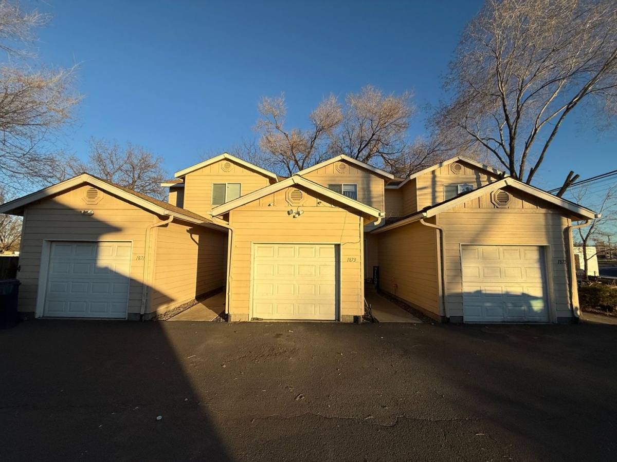 Townhouse for rent at 1875 SW Salmon Ave, Redmond, OR 97756