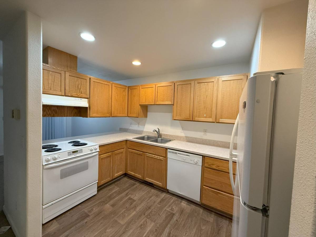 Townhouse for rent at 1875 SW Salmon Ave, Redmond, OR 97756