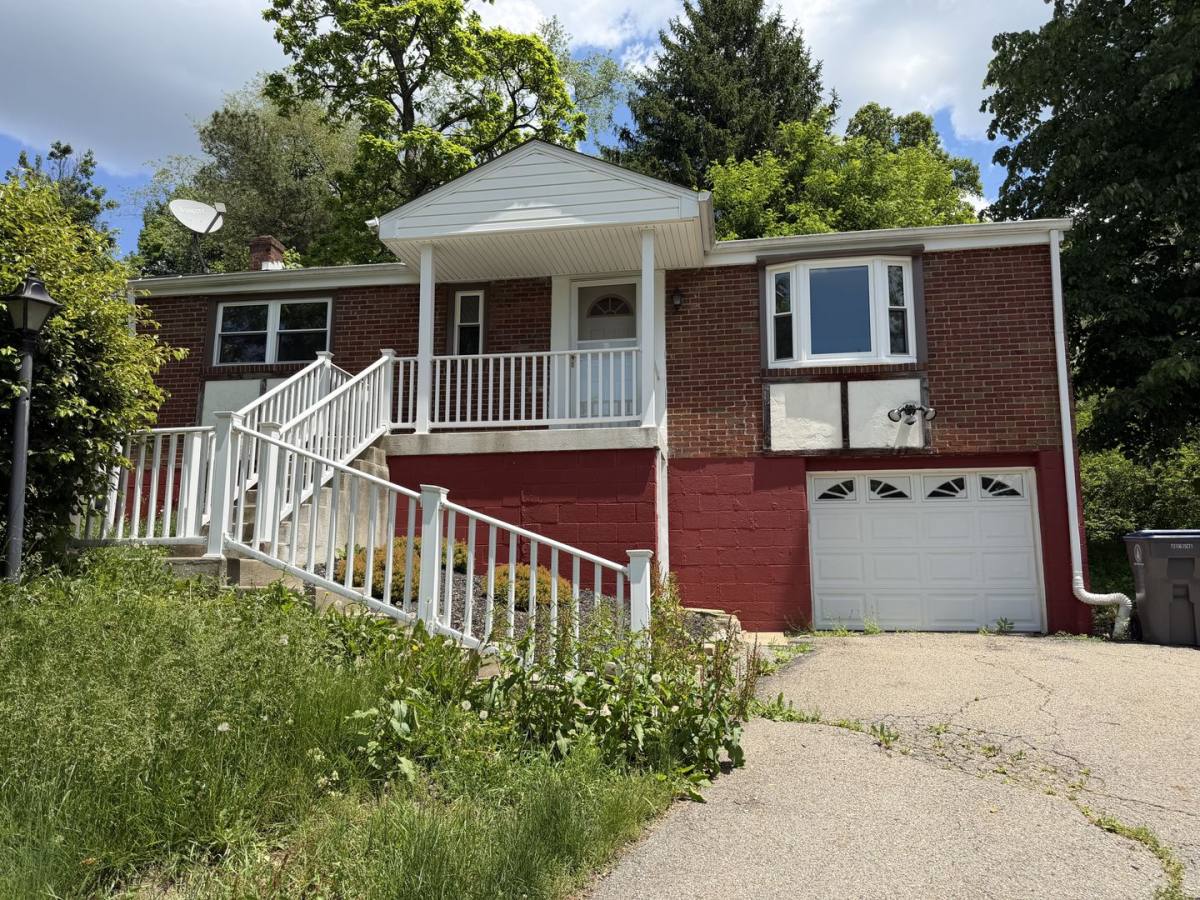 House for rent at 1016 Old Washington Rd, Canonsburg, PA 15317