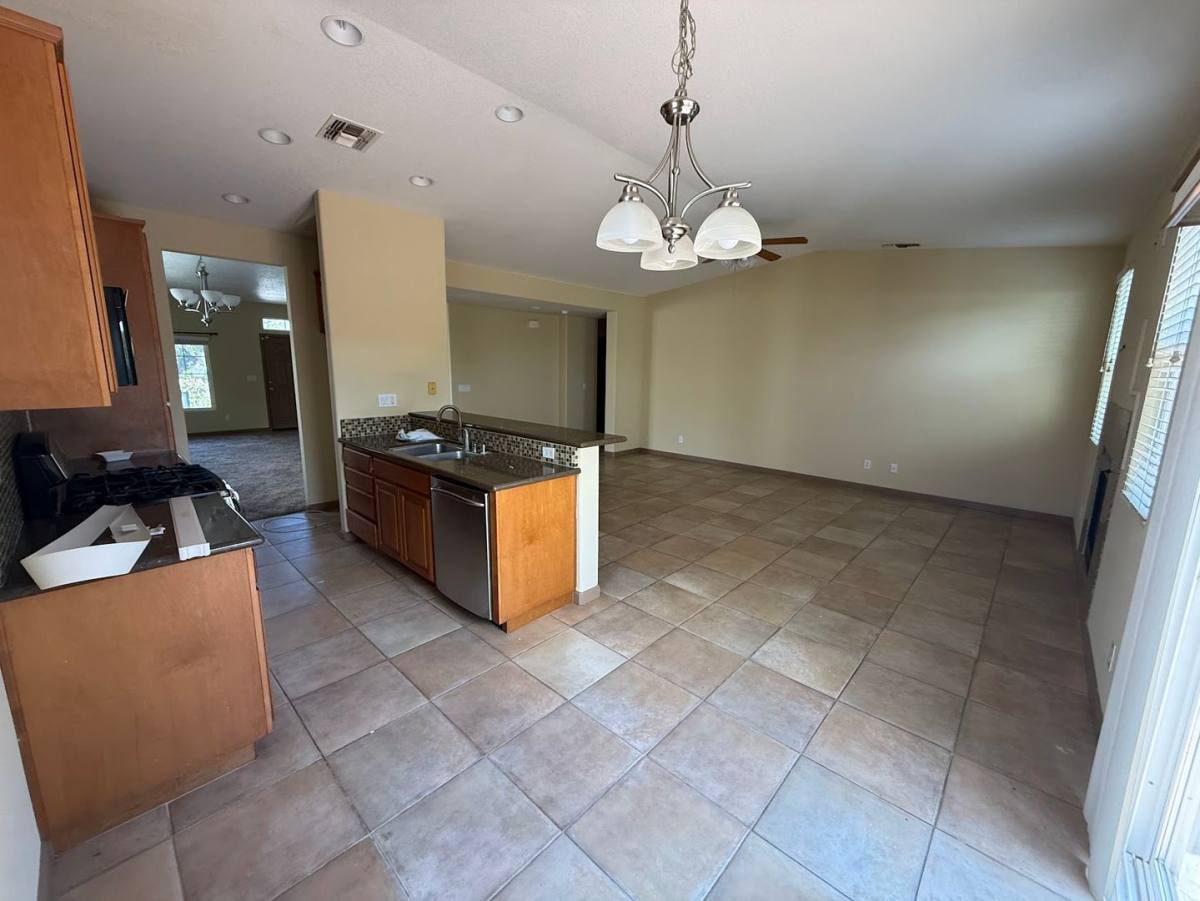 House for rent at 1764 Golden Way, Dinuba, CA 93618