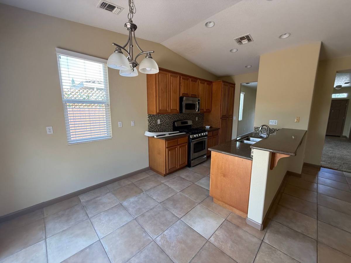 House for rent at 1764 Golden Way, Dinuba, CA 93618