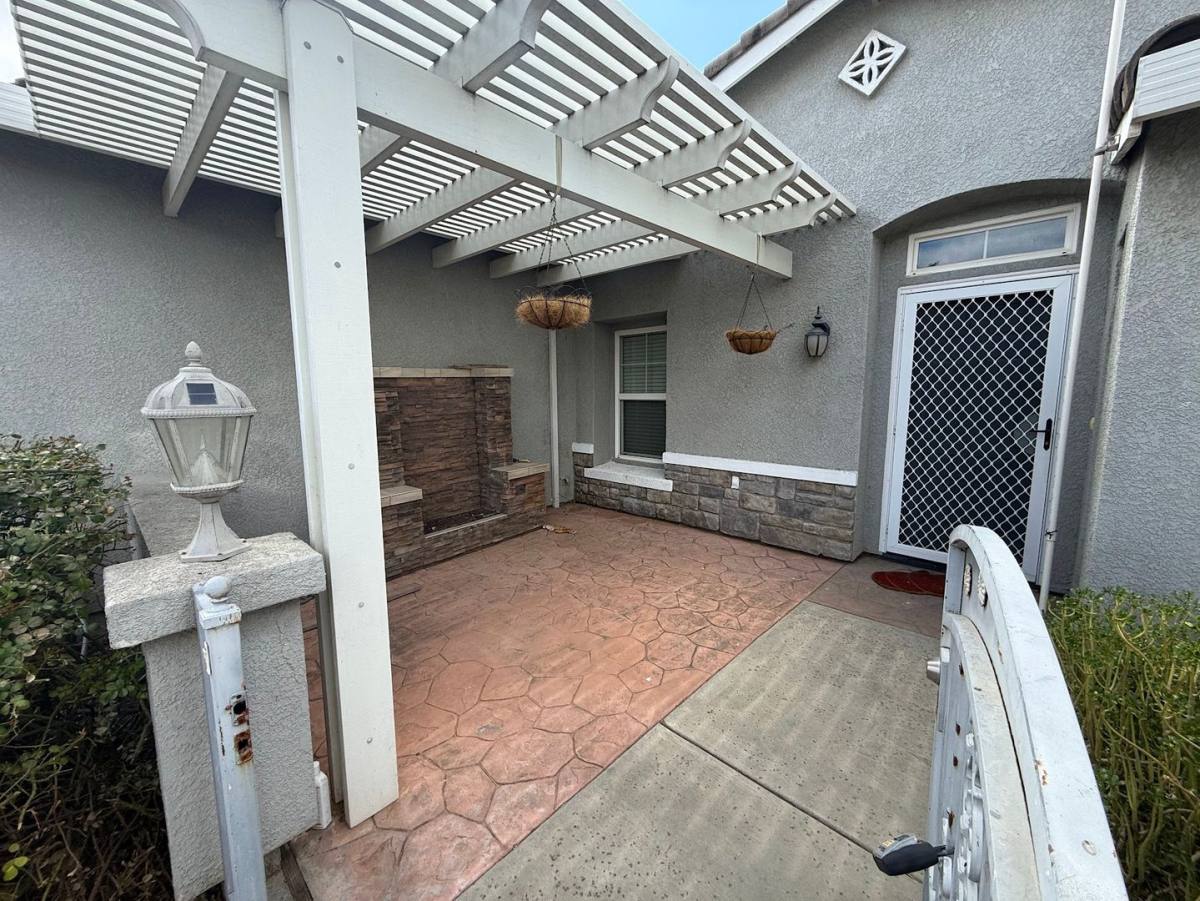 House for rent at 1764 Golden Way, Dinuba, CA 93618
