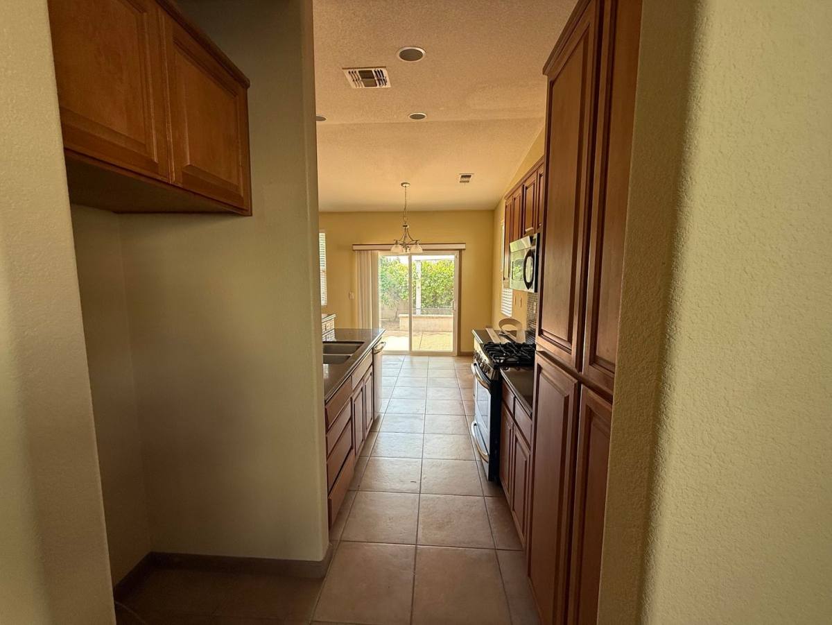 House for rent at 1764 Golden Way, Dinuba, CA 93618