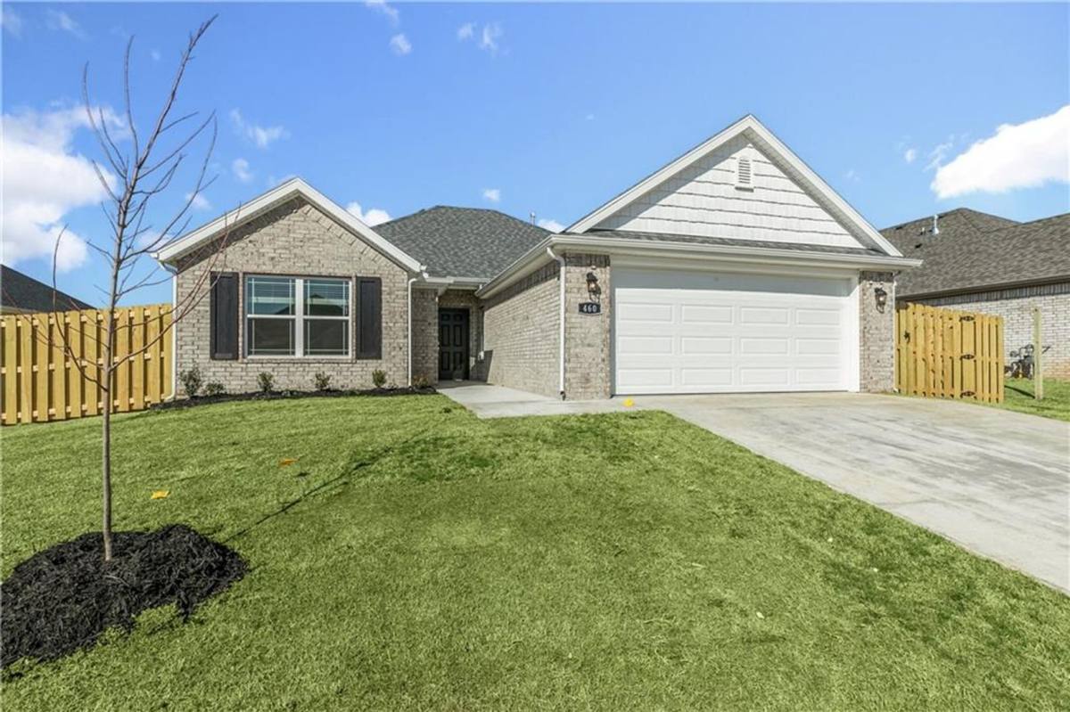 House for rent at 460 Willow Dr, Centerton, AR 72719
