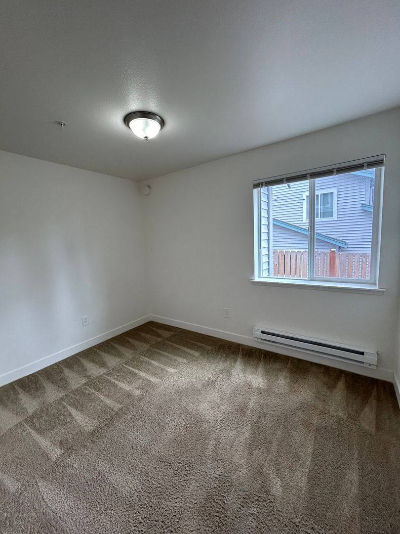 Apartment for rent at 31 & 65 NW Crosby Ave, Oak Harbor, WA 98277