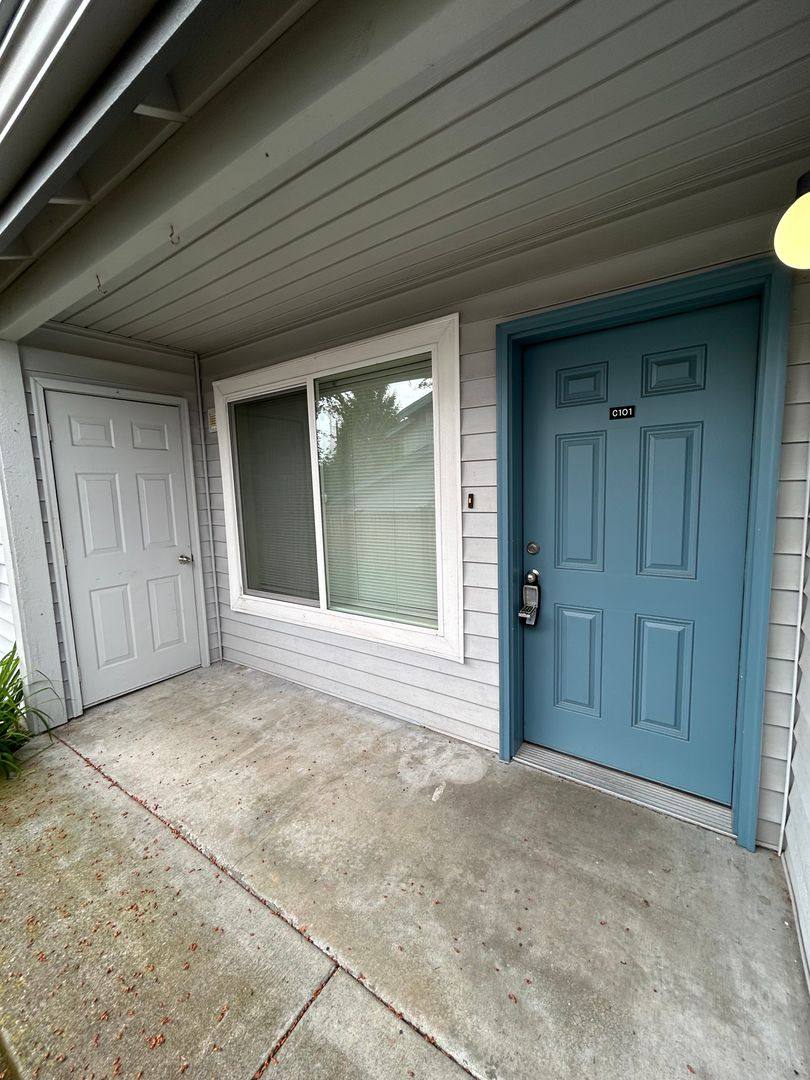 Apartment for rent at 31 & 65 NW Crosby Ave, Oak Harbor, WA 98277