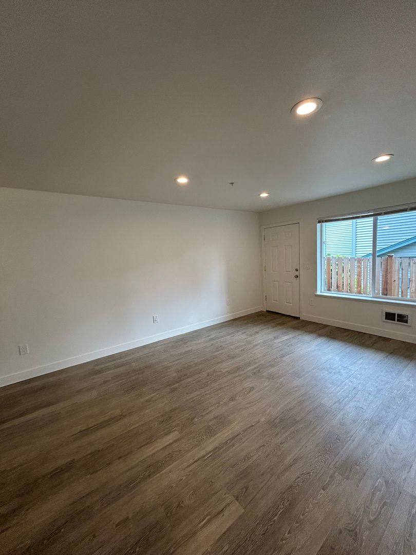 Apartment for rent at 31 & 65 NW Crosby Ave, Oak Harbor, WA 98277