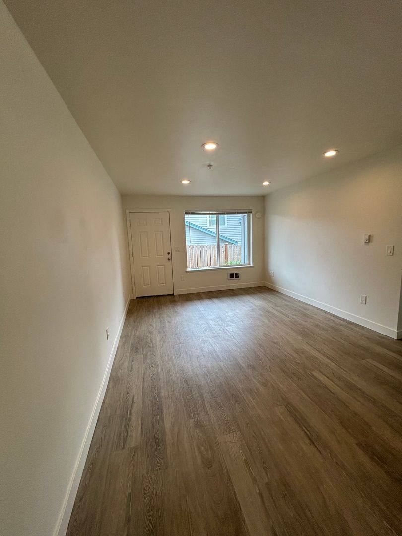 Apartment for rent at 31 & 65 NW Crosby Ave, Oak Harbor, WA 98277