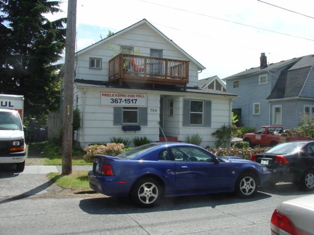Apartment for rent at 709 NE 43rd St, Seattle, WA 98105