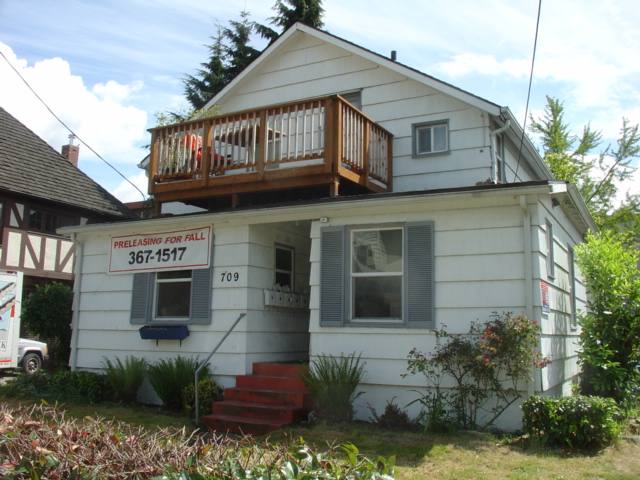Apartment for rent at 709 NE 43rd St, Seattle, WA 98105