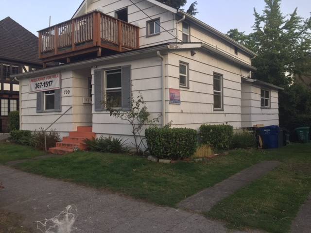 Apartment for rent at 709 NE 43rd St, Seattle, WA 98105