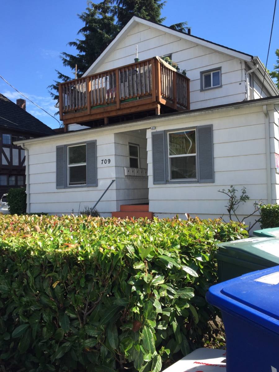 Apartment for rent at 709 NE 43rd St, Seattle, WA 98105