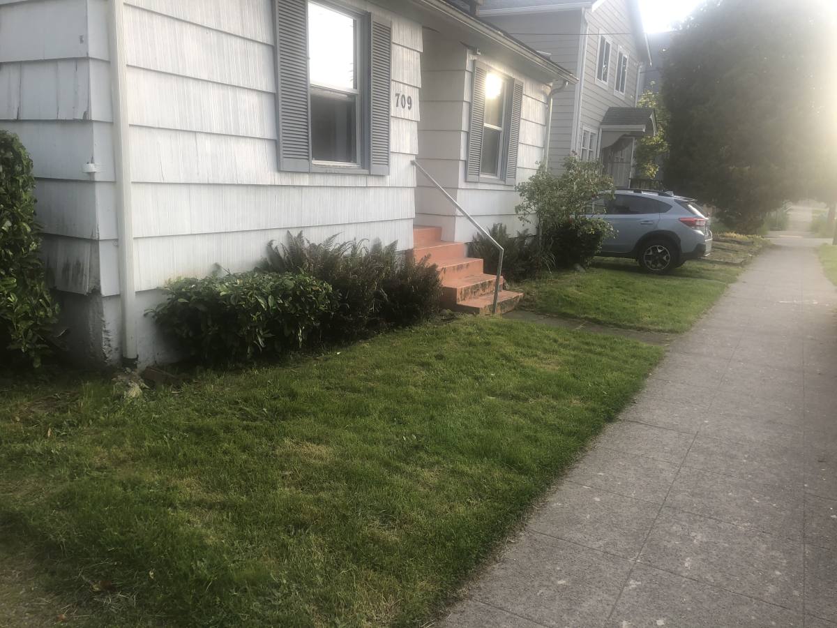 Apartment for rent at 709 NE 43rd St, Seattle, WA 98105