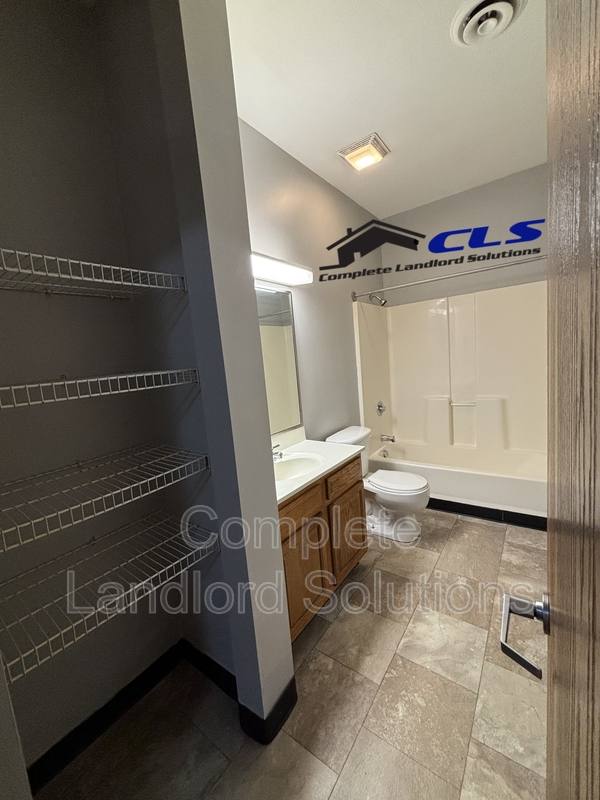 Apartment for rent at 1400 N Ave, Terre Haute, IN 47804