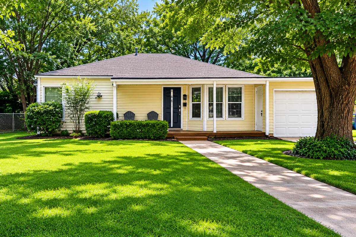 House for rent at 805 Northwood Rd, Fort Worth, TX 76107