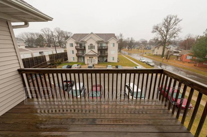 Apartment for rent at 611 Johnson St, Waterloo, IA 50702