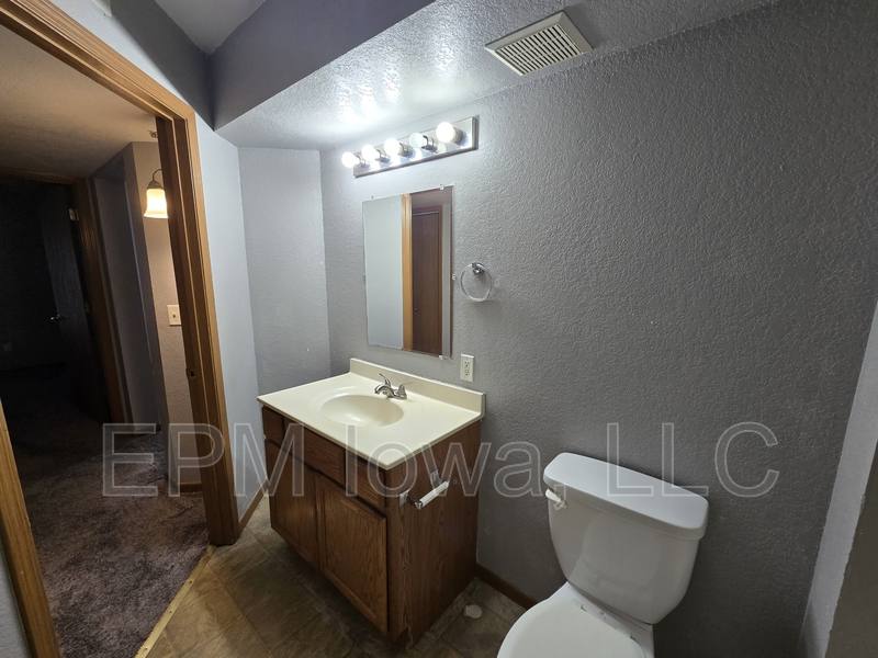 Apartment for rent at 611 Johnson St, Waterloo, IA 50702