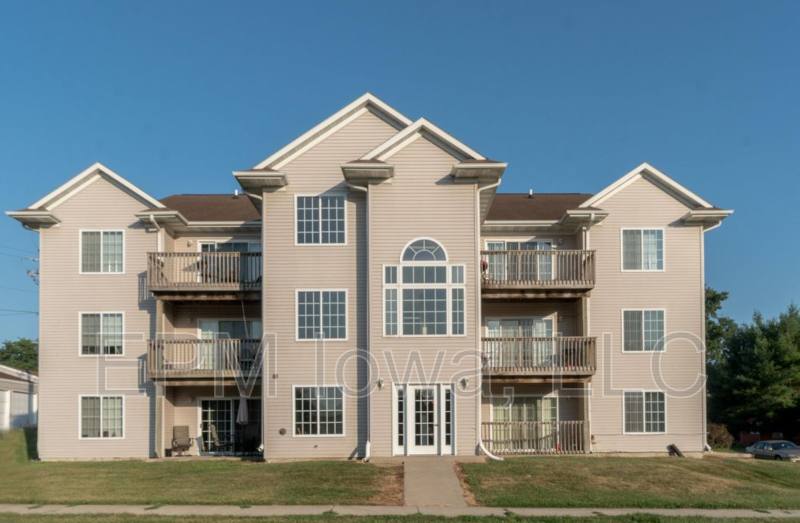 Apartment for rent at 611 Johnson St, Waterloo, IA 50702