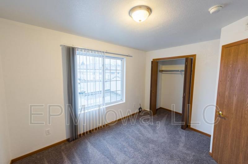 Apartment for rent at 611 Johnson St, Waterloo, IA 50702