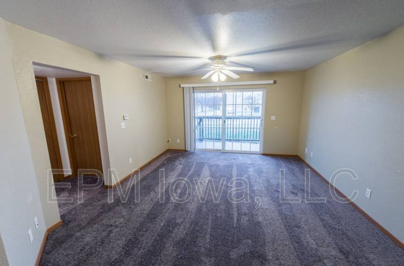 Apartment for rent at 611 Johnson St, Waterloo, IA 50702