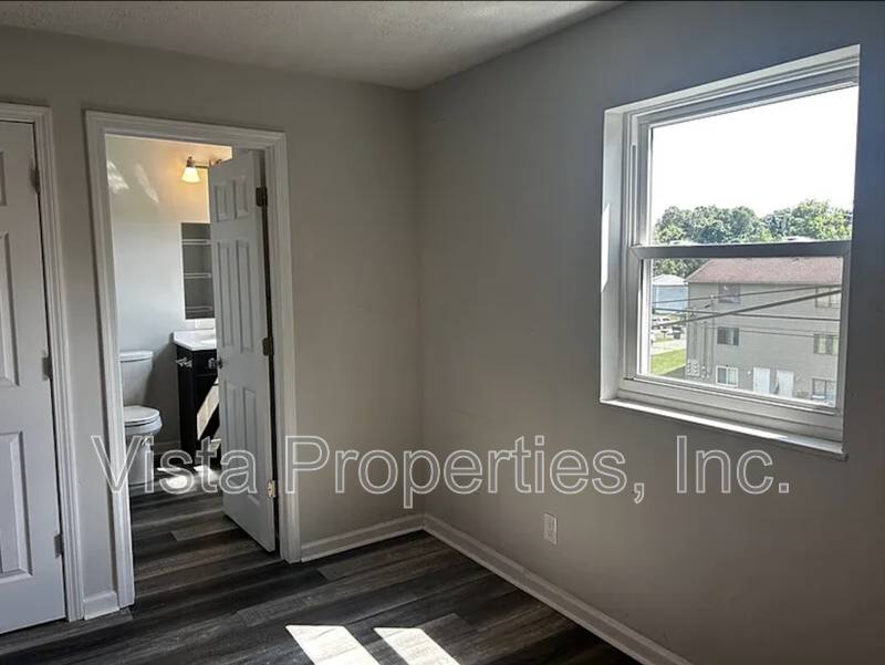 Apartment for rent at 388 Elmwood Dr, Radcliff, KY 40160