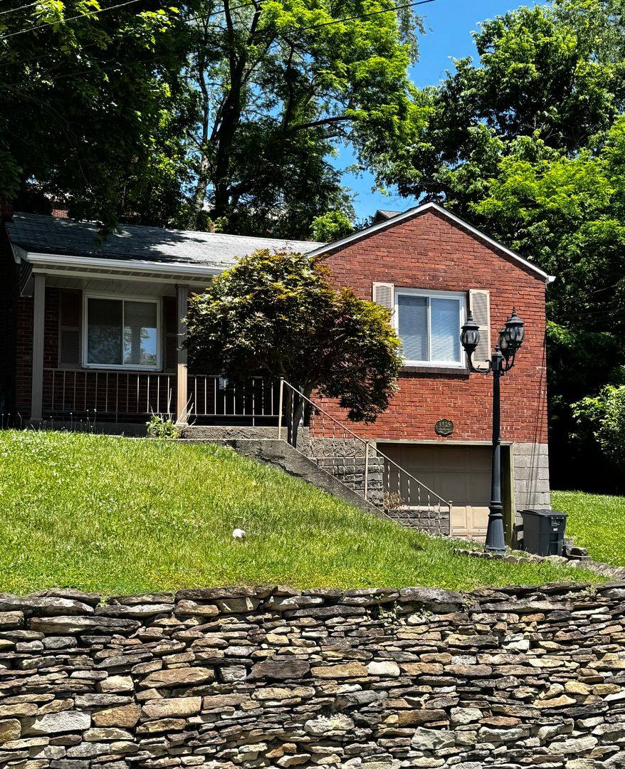 House for rent at 3325 Shadyway Dr, Pittsburgh, PA 15227