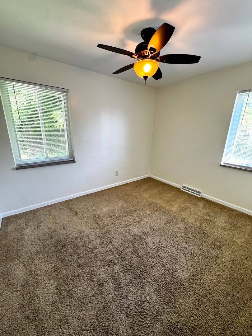 House for rent at 3325 Shadyway Dr, Pittsburgh, PA 15227