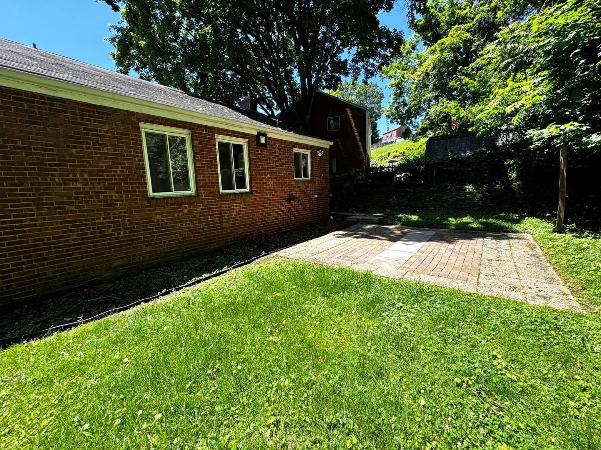 House for rent at 3325 Shadyway Dr, Pittsburgh, PA 15227