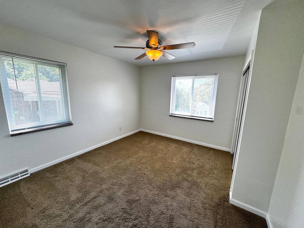 House for rent at 3325 Shadyway Dr, Pittsburgh, PA 15227